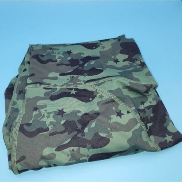 FABLETICS Define PowerHold HighWaisted 7/8 Star Camo Sycamore legging - Picture 8 of 13